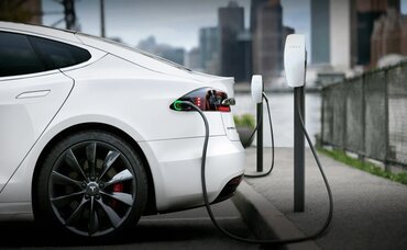 Variety of electric car charging points offered by KNXTH.COM Различные зарядные устройства для электромобилей от KNXTH.COM